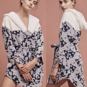 Anthropologie Lilka Hooded Robe Sherpa Jacquard Floral Textured Belted Sz M/L
